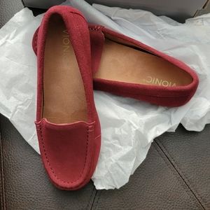 Vionic Sz 7 Debbie Loafer Moccasins in Wine